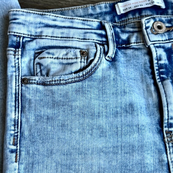 STRADIVARIUS Regular High Waist Jeans Distressed Acid Wash 5-pocket Size USA 6 - Picture 5 of 12